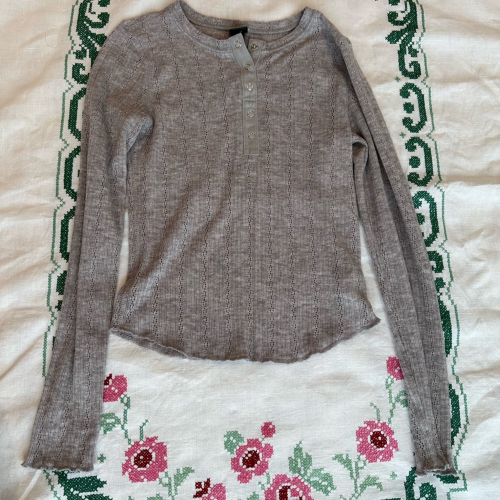 Y2K Textured Gray top